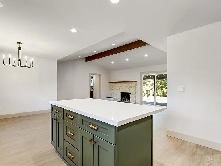965 Jonas Ave — Photo 17