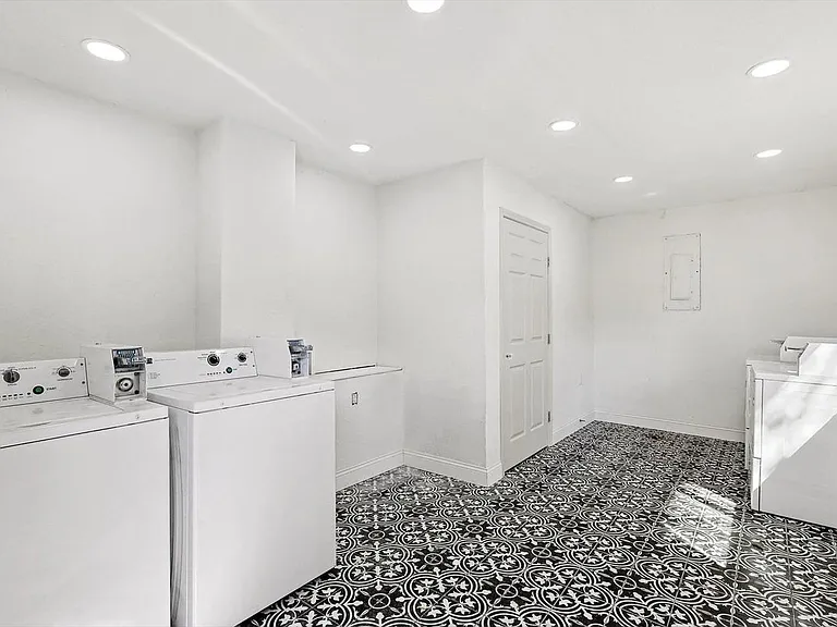 614 W Heard St #5 — Photo 11