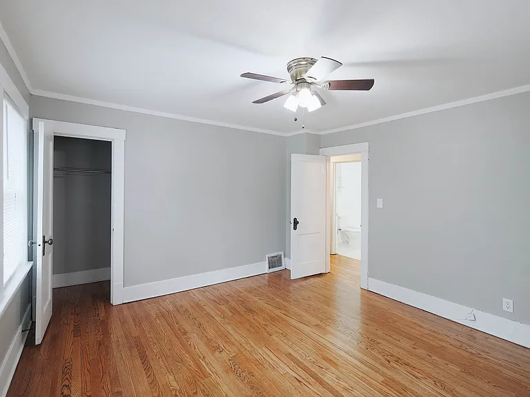 4648 Farnam St — Photo 11