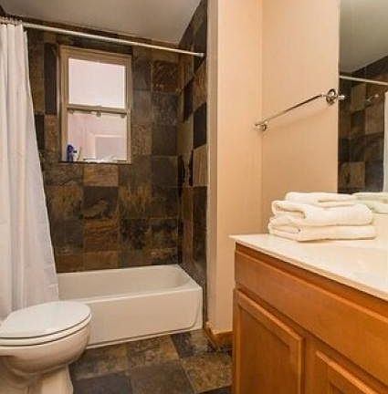 5th image of 1661 W Pratt Blvd #1A