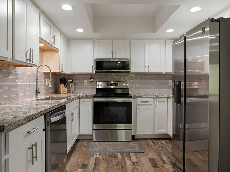 100 Lake Village Dr — Photo 12