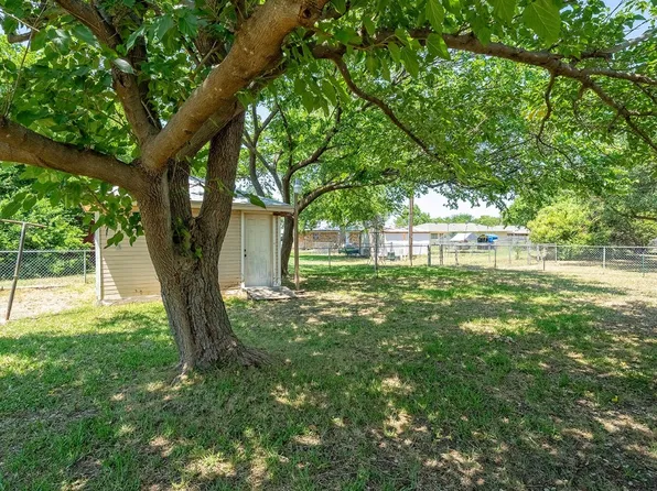 107 Southpark Ct, Sanger, TX 76266