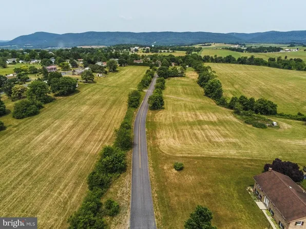 Maranatha Dr, Saint Thomas, PA 17252