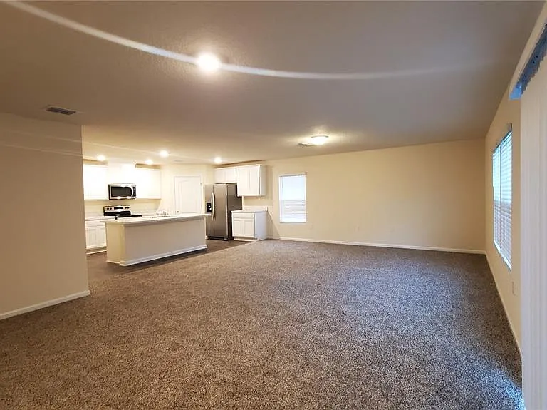 44 Barrington Dr — Photo 3