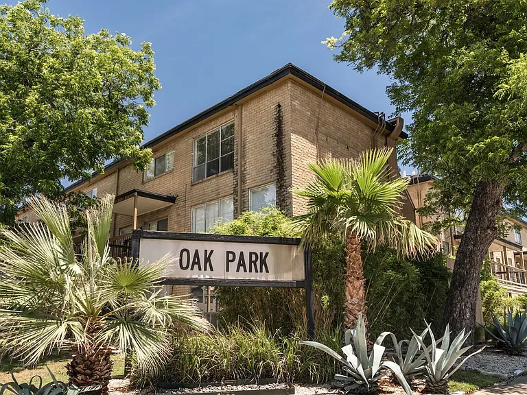 Oak Park Apartments — Photo 20
