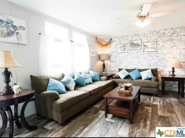 1410 W Broadway Ave, Seadrift, TX 77983