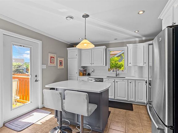 4th image of 33 Bayberry Place