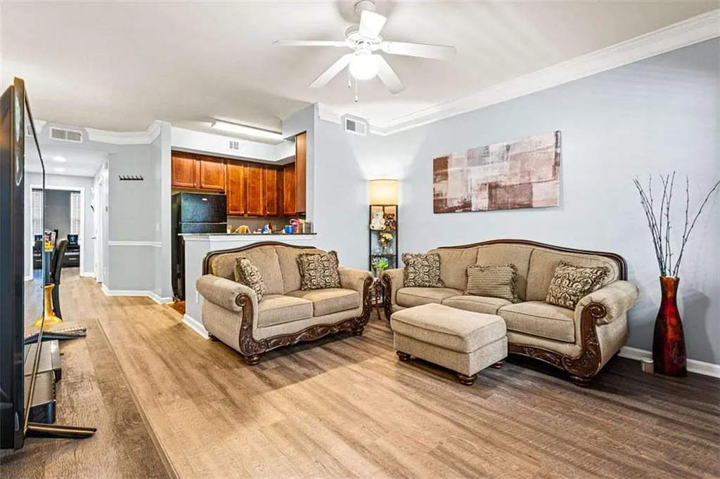 1 bed, 1.0 bath, 805 sqft, $1,600 — Photo 4