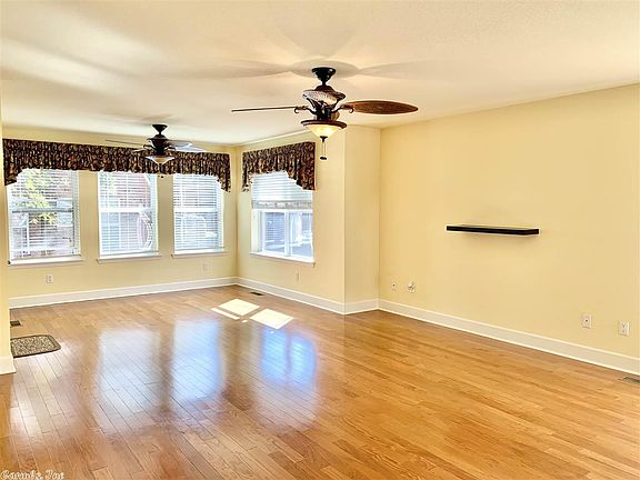 5th image of 208 Southridge Ln