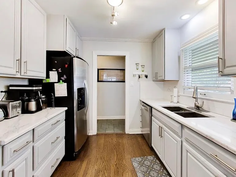 157 Walton St — Photo 8