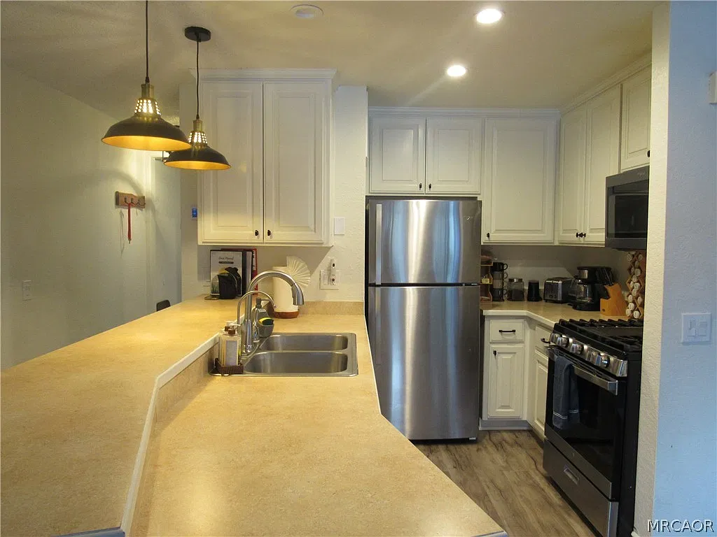 760 Blue Jay Rd — Photo 4