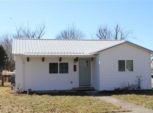 204 W North 1st St, Findlay, IL 62534