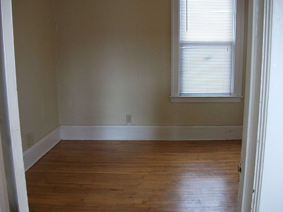 4th image of 909 N McBride St APT 4