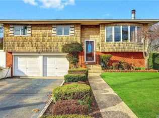 141 Prairie Dr, North Babylon, NY 11703