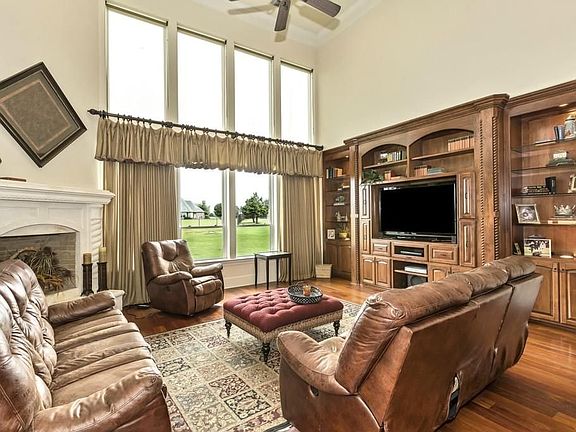4th image of 2020 Winding Oak Ct