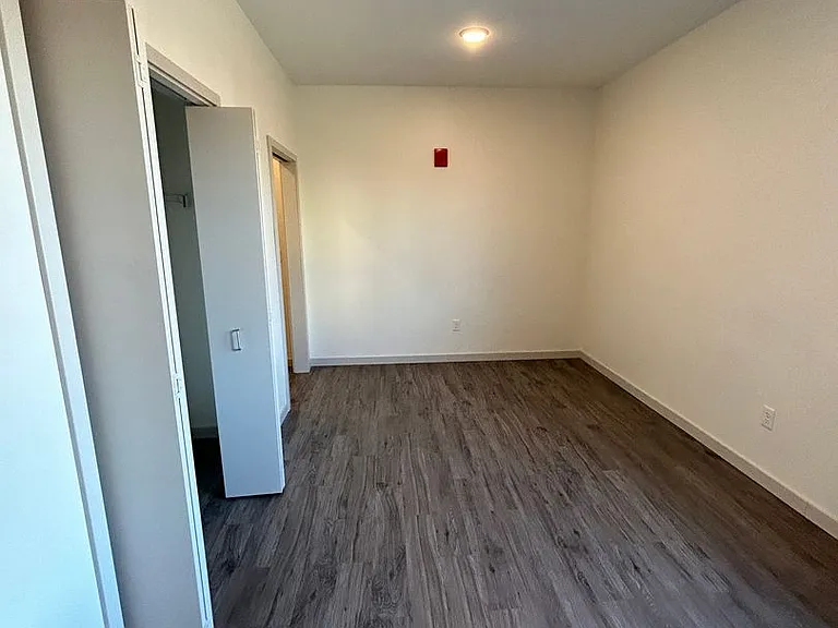101 Main St S #205 — Photo 5