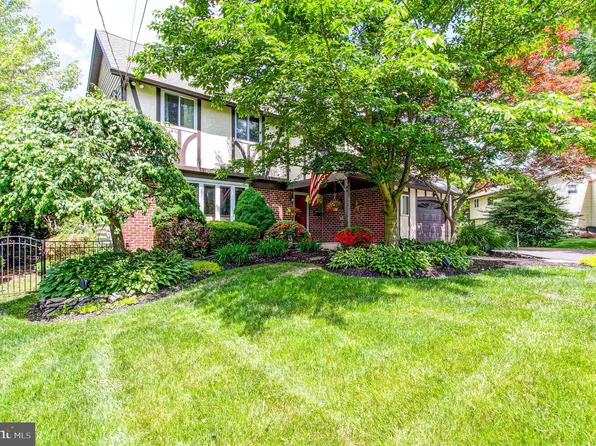 883 Ivyland Rd, Warminster, PA 18974