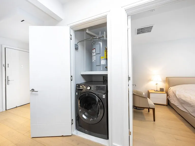 300 W 30th St #4D — Photo 9