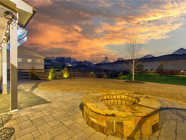 409 Carmichael Cir — Photo 61