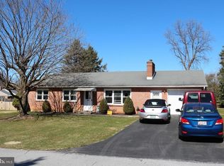 13727 Dixie Dr, Hagerstown, MD 21742