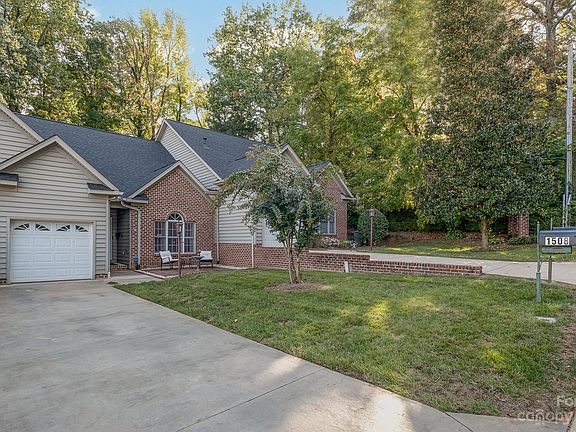 3rd image of 1508 Forest Park Dr