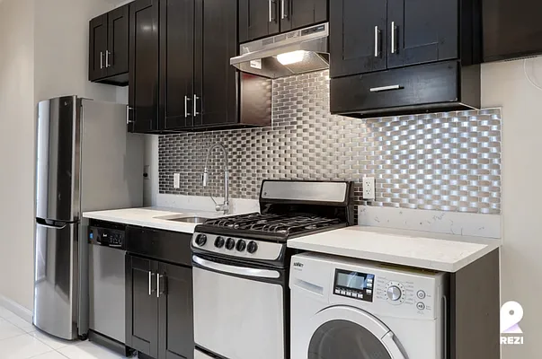 Rented by REZI | media 12