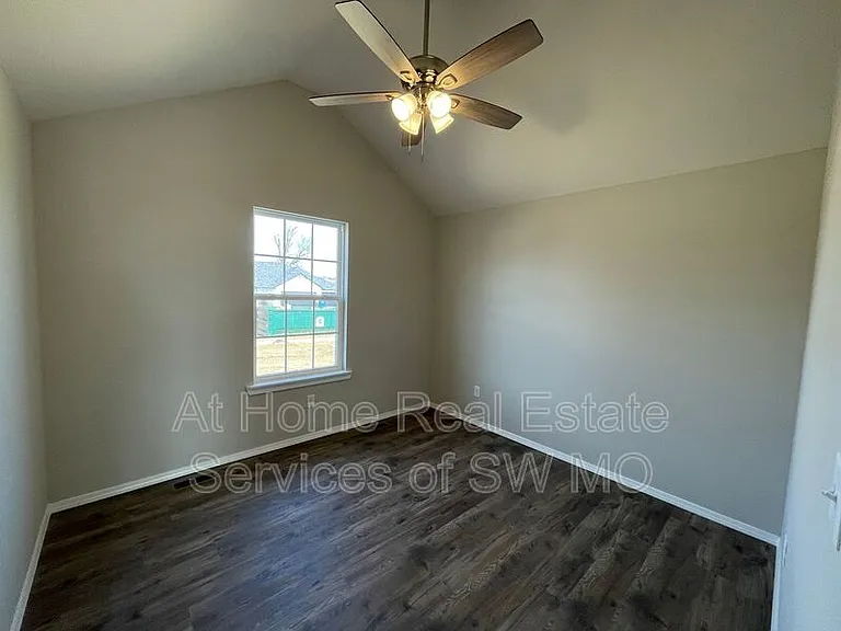 204 E Seminole St — Photo 15