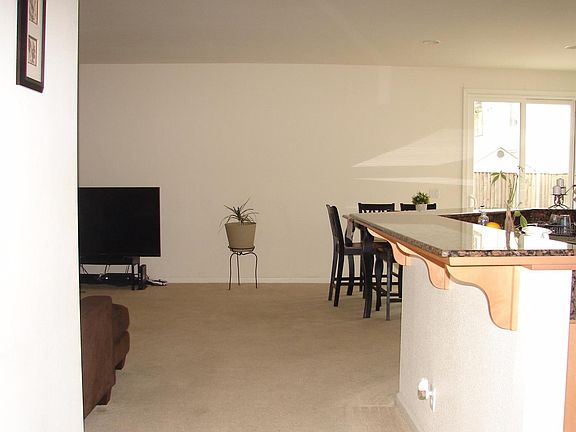 5th image of 2367 N Creekside Dr