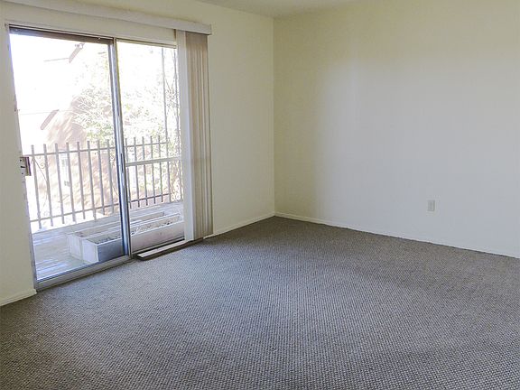 4th image of 302 Artist Rd APT 4