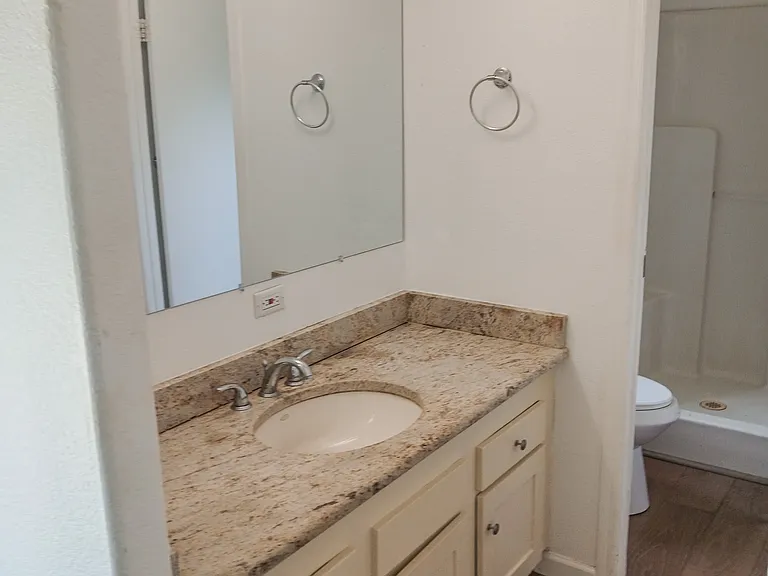 219 SW Churchill Way — Photo 10