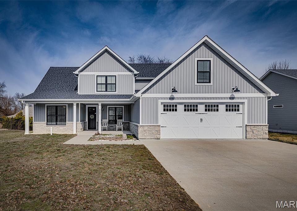 1st image of 327 Wellington Pl