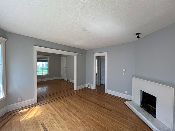4th image of 1915 Pierce St NE Unit 1