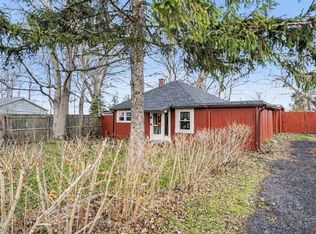 3343 Lake Rd N, Conneaut, OH 44030