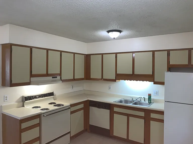 302 Greenwood Dr #302 — Photo 8