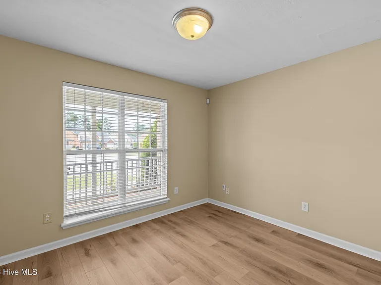 7598 Pleasantville Way — Photo 9