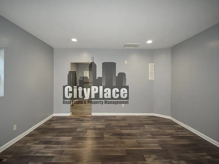 544 W 26th St — Photo 7