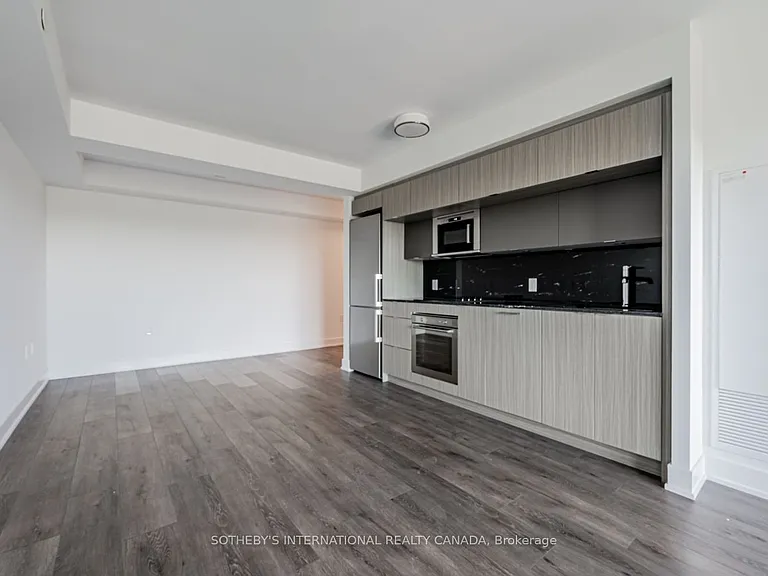 585 Bloor St E #2124 — Photo 17