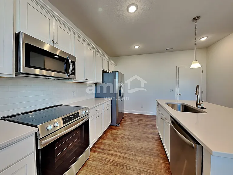 8331 Merlin Dr — Photo 3
