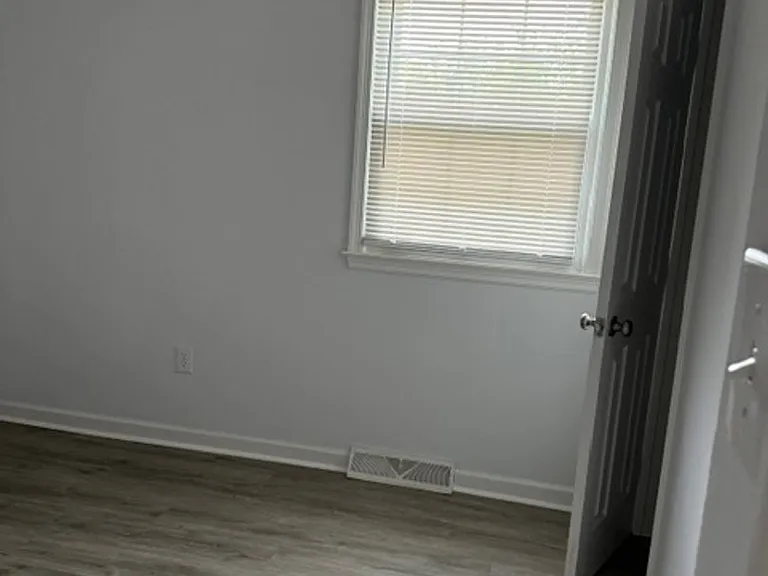 302 Cottonwood Ln — Photo 12