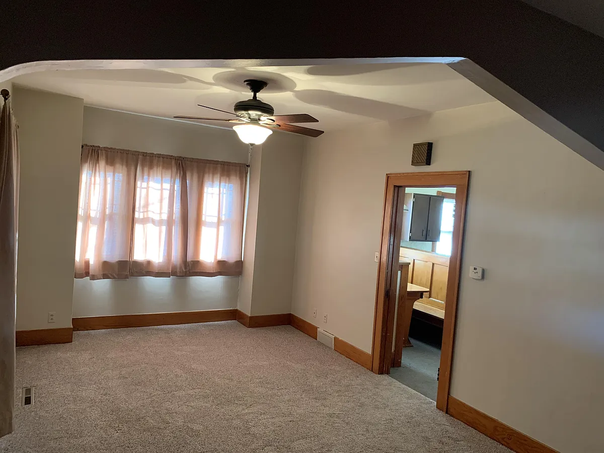 Building Photo - 306 E 3rd St #1