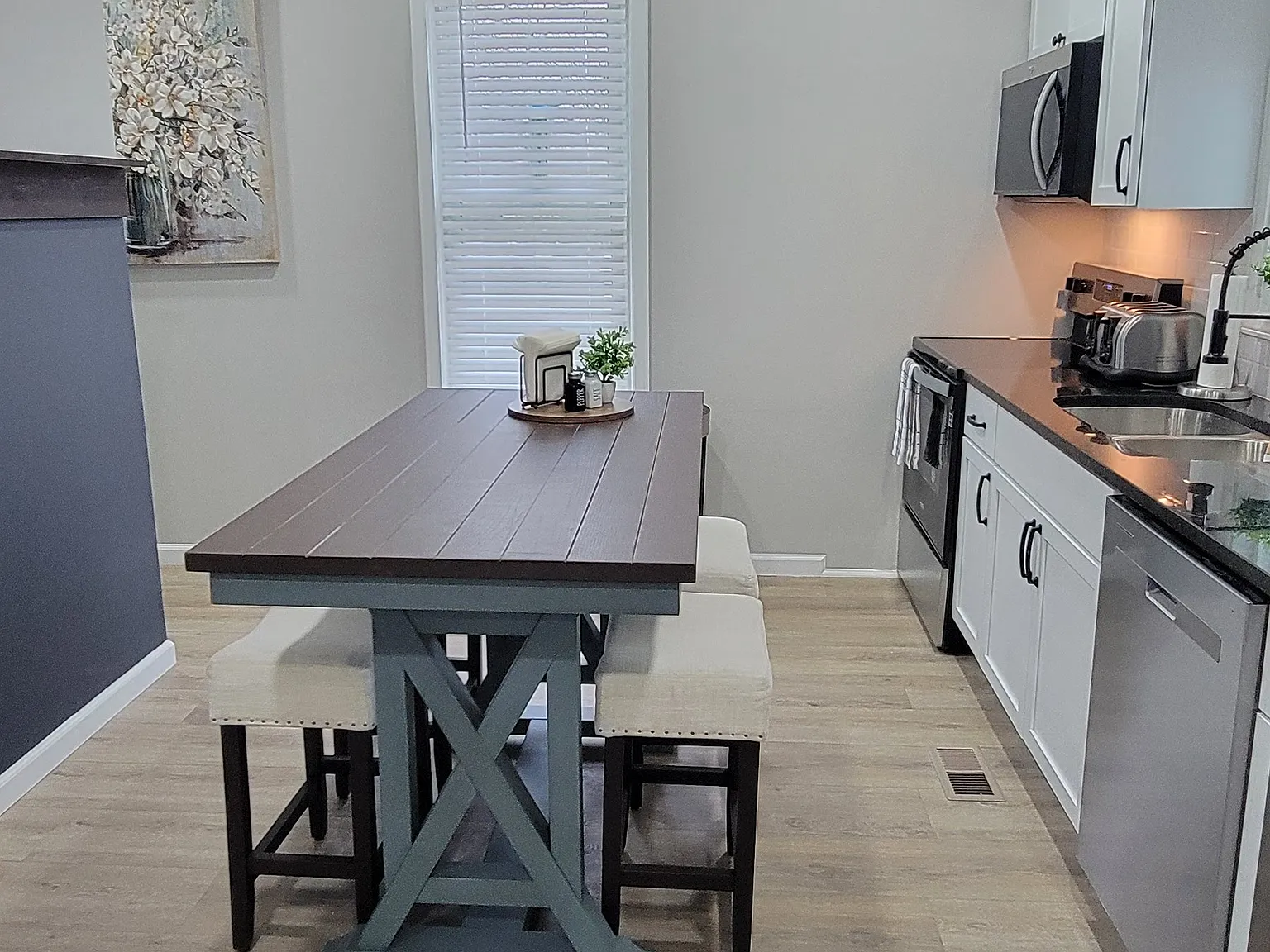 3 bed, 1250 sqft, $1,895 — Photo 3