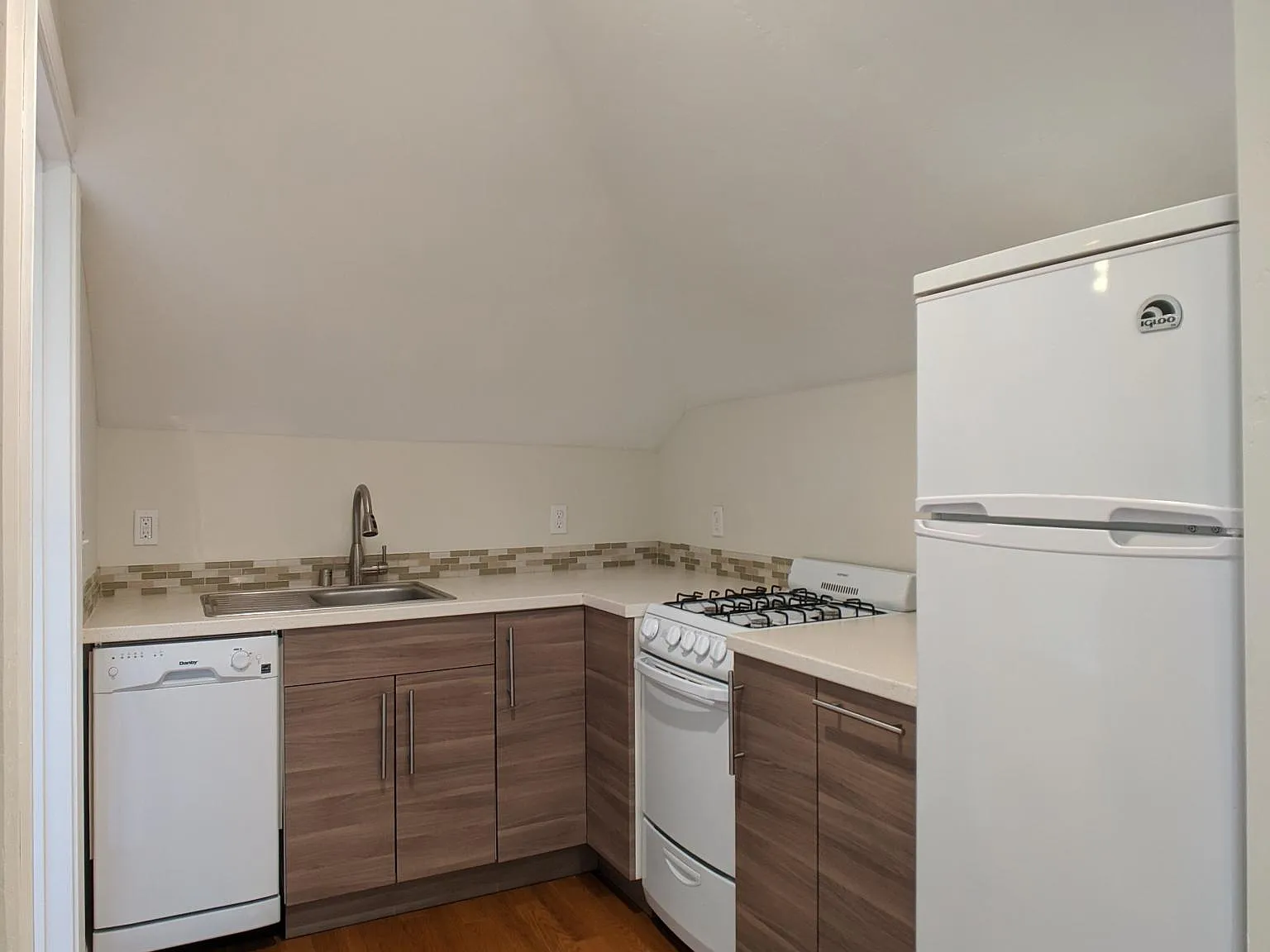 1 bed, 450 sqft, $2,250 — Photo 3