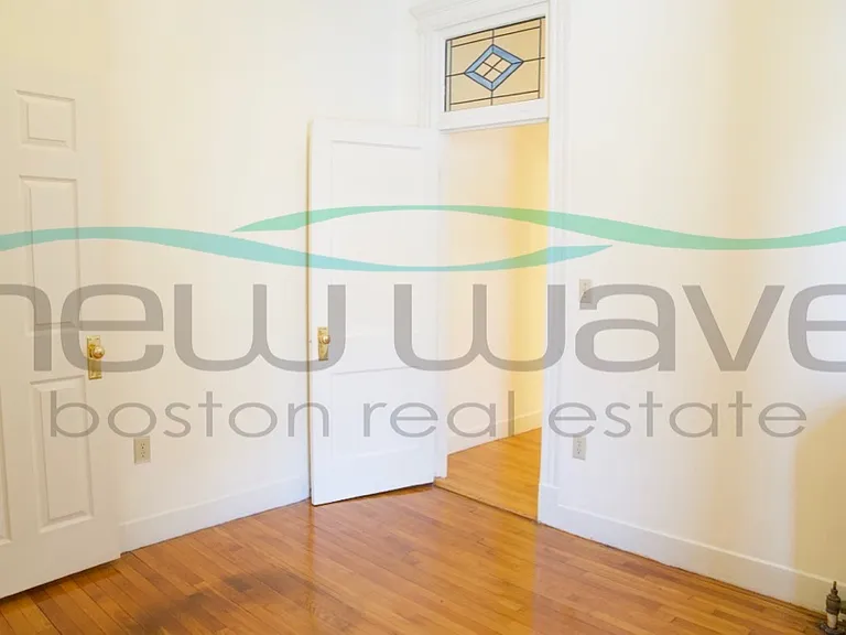 100 Queensberry St #2 — Photo 8