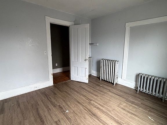 5th image of 1030 Worthington St