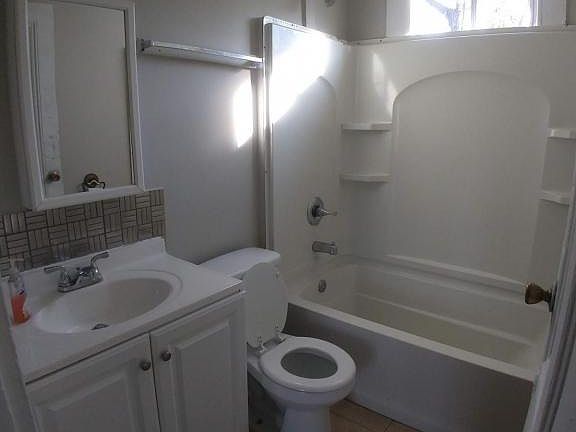 3rd image of 415 Socrates St
