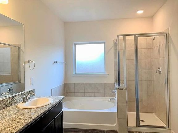 4th image of 635 E Lakeshore Villages Dr