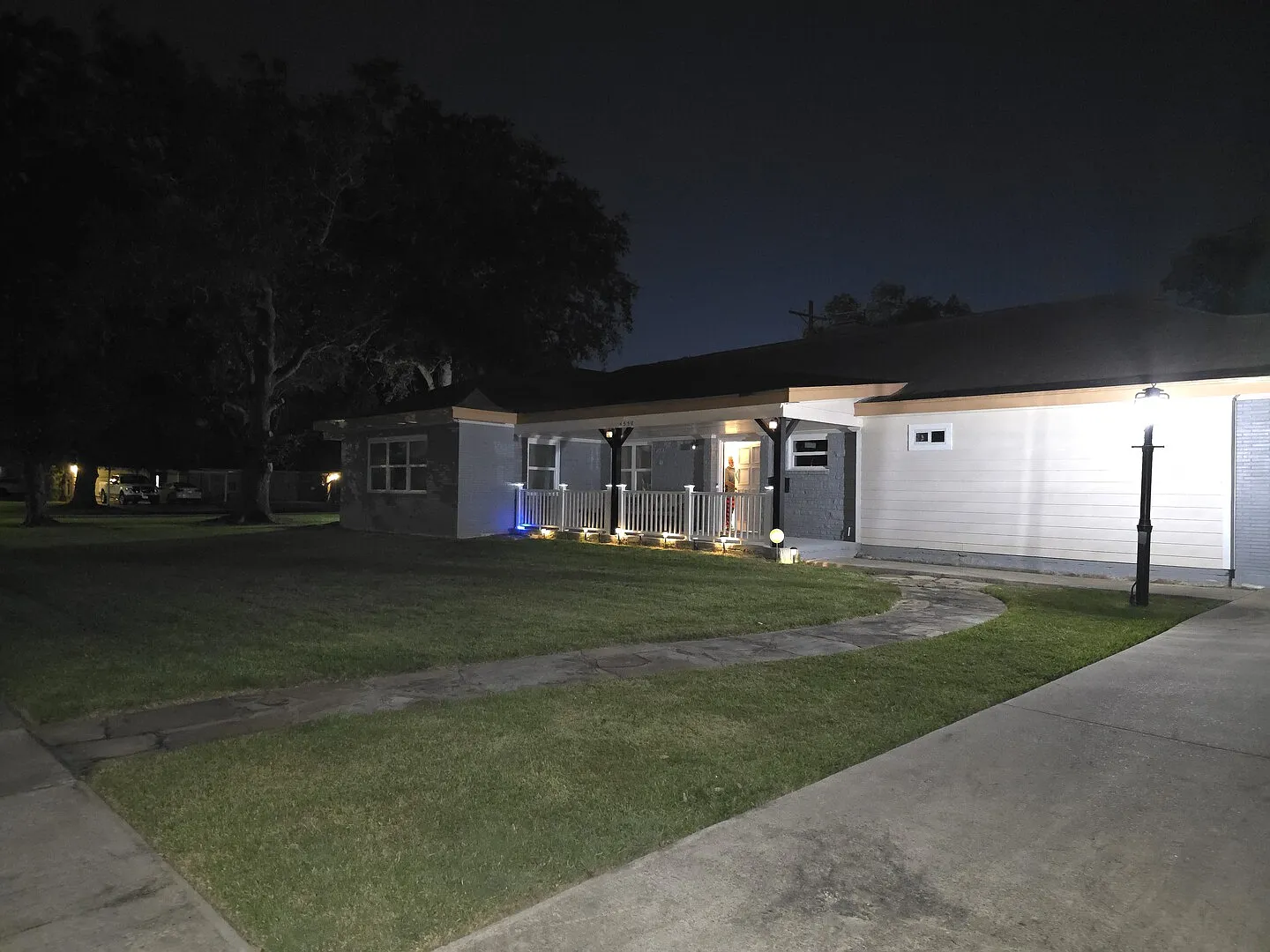 3000 sq ft ranch style home — Photo 2