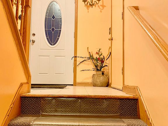 3rd image of 3137 Vickie Ln