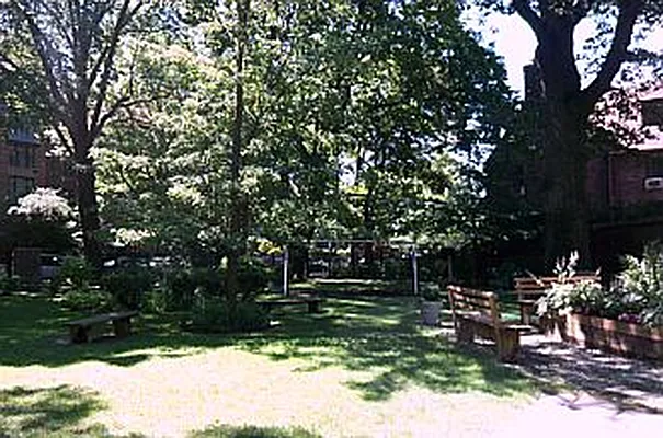 Sold by Anna Pinto Realty | media 27