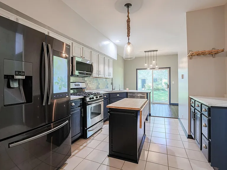 983 Parkhill Cir #983 — Photo 10